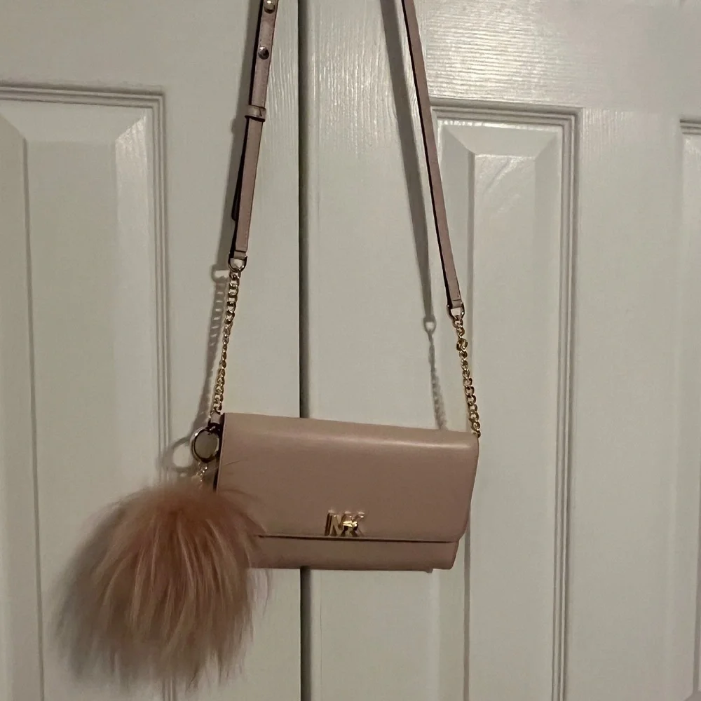 Michael Kors Crossbody purse - Picture 2 of 5